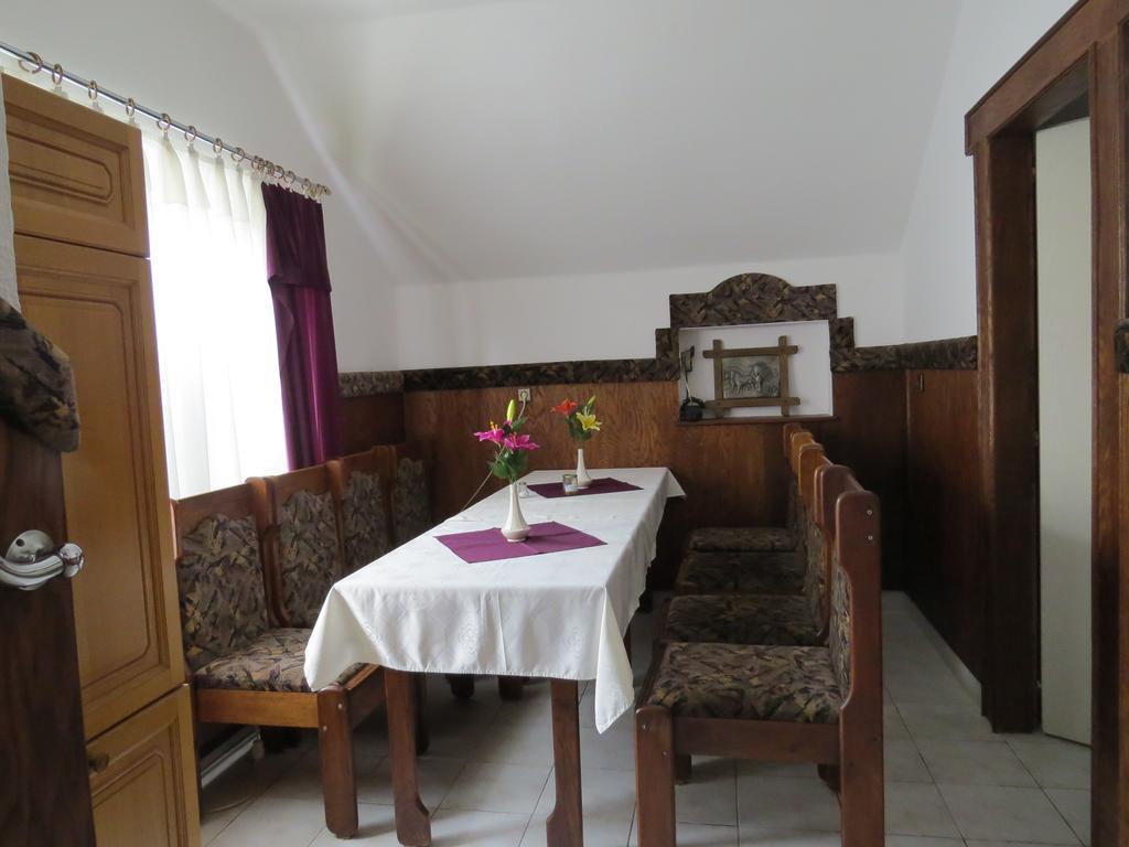 Rezkakas Fogado Bed & Breakfast Zirc Bagian luar foto